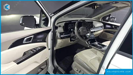 KIA CARNIVAL GASOLINE 7-SEATER HI-LIMOUSINE