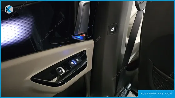 KIA CARNIVAL GASOLINE 7-SEATER HI-LIMOUSINE