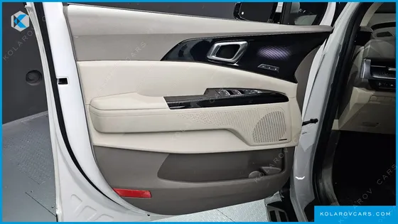 KIA CARNIVAL GASOLINE 7-SEATER HI-LIMOUSINE