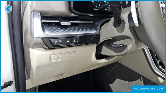 KIA CARNIVAL GASOLINE 7-SEATER HI-LIMOUSINE
