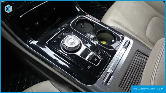 KIA CARNIVAL GASOLINE 7-SEATER HI-LIMOUSINE