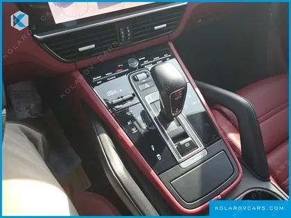 PORSCHE CAYENNE 3.0 COUPE PLATINUM EDITION