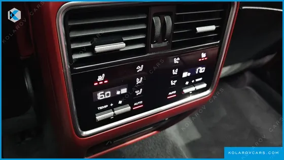 PORSCHE CAYENNE 3.0 COUPE PLATINUM EDITION