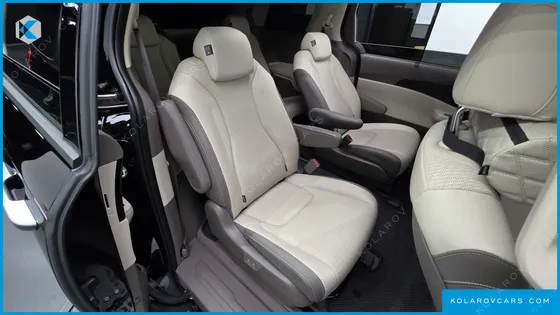 KIA CARNIVAL GASOLINE 9-SEATER GRAVITY