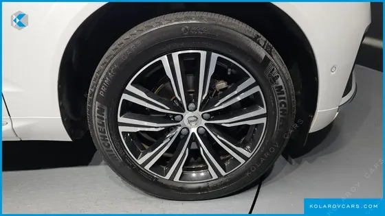 VOLVO XC60 B5 INSCRIPTION