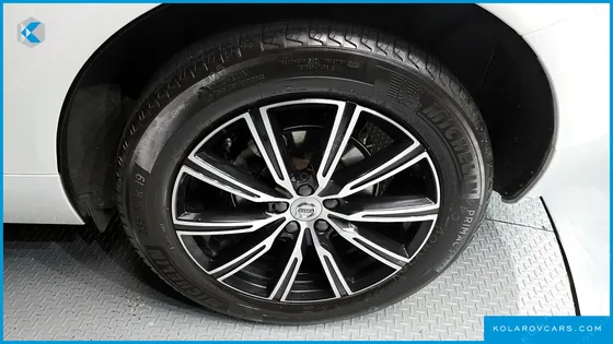 VOLVO XC60 B5 INSCRIPTION