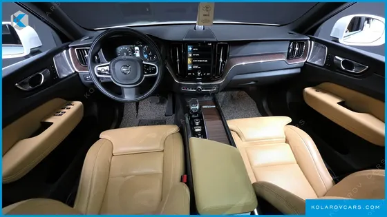 VOLVO XC60 B5 INSCRIPTION