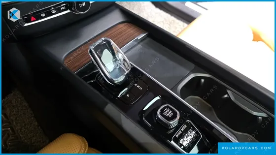 VOLVO XC60 B5 INSCRIPTION