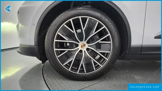 PORSCHE MACAN BASE 4