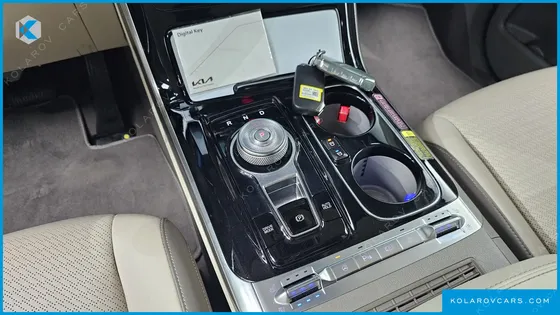 KIA CARNIVAL 7-SEATER HI-LIMOUSINE