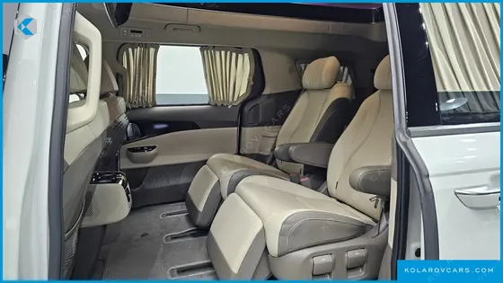 KIA CARNIVAL 7-SEATER HI-LIMOUSINE