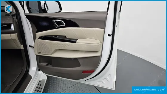 KIA CARNIVAL 7-SEATER HI-LIMOUSINE