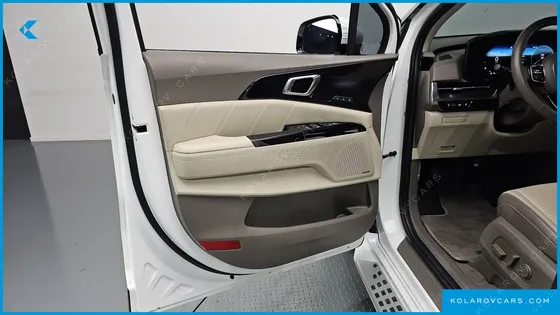 KIA CARNIVAL 7-SEATER HI-LIMOUSINE
