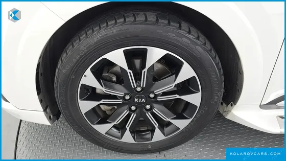 KIA CARNIVAL 9-SEATER HI-LIMOUSINE