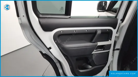 LAND ROVER DEFENDER 110 D300 HSE