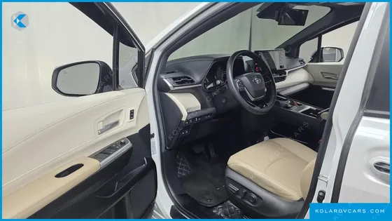 TOYOTA SIENNA 2.5 HYBRID AWD