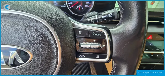 KIA CARNIVAL 9-SEATER PRESTIGE