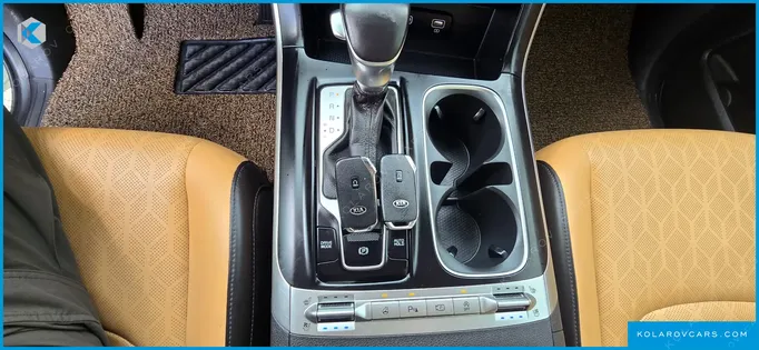 KIA CARNIVAL 9-SEATER PRESTIGE