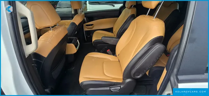 KIA CARNIVAL 9-SEATER PRESTIGE