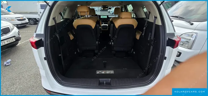 KIA CARNIVAL 9-SEATER PRESTIGE