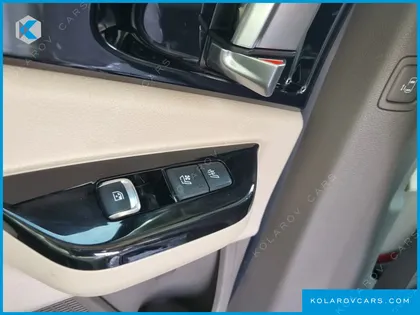 KIA CARNIVAL 9-SEATER SIGNATURE