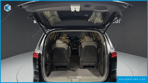 KIA CARNIVAL GASOLINE 9-SEATER HI-LIMOUSINE