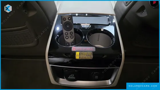 KIA CARNIVAL GASOLINE 9-SEATER HI-LIMOUSINE