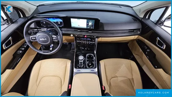 KIA CARNIVAL 7-SEATER OUTDOOR