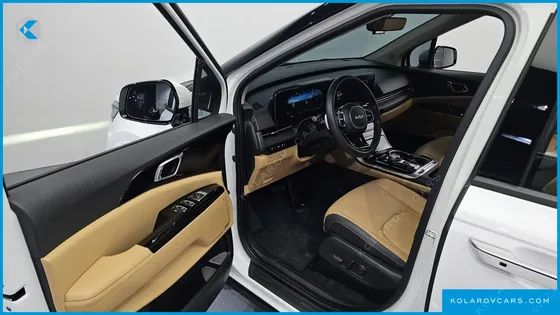 KIA CARNIVAL 7-SEATER OUTDOOR