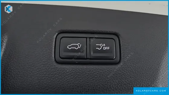 KIA CARNIVAL 7-SEATER OUTDOOR