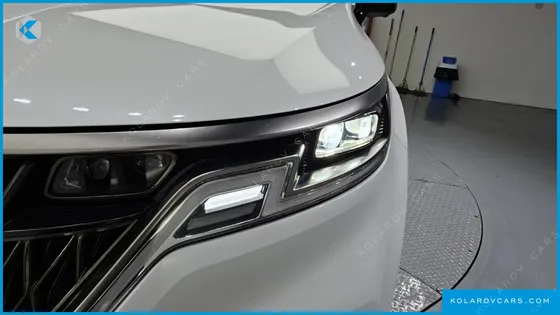 KIA CARNIVAL 7-SEATER OUTDOOR
