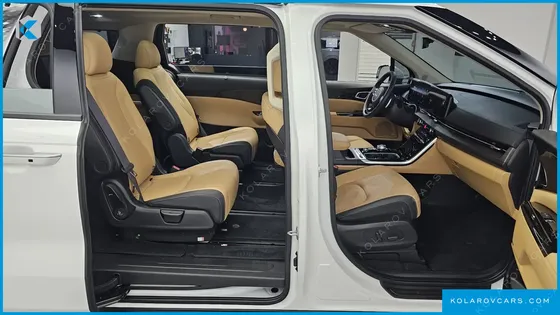 KIA CARNIVAL 7-SEATER OUTDOOR
