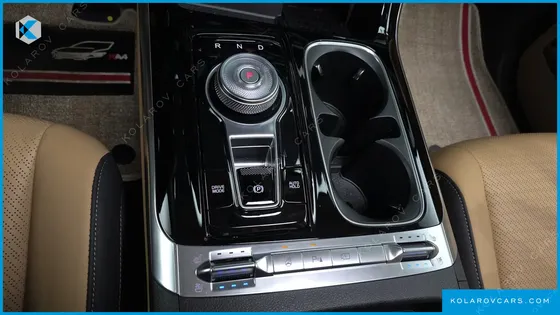 KIA CARNIVAL GASOLINE 7-SEATER SIGNATURE