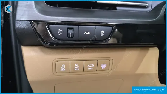 KIA CARNIVAL GASOLINE 7-SEATER SIGNATURE