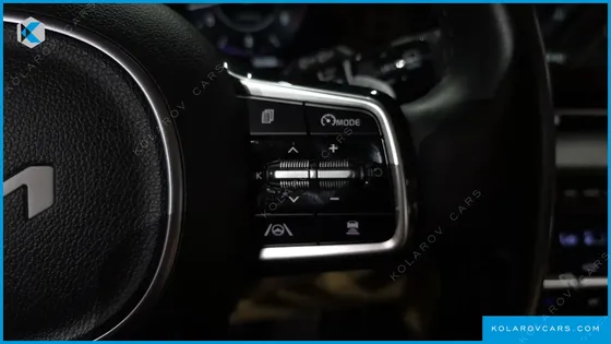 KIA CARNIVAL GASOLINE 9-SEATER SIGNATURE