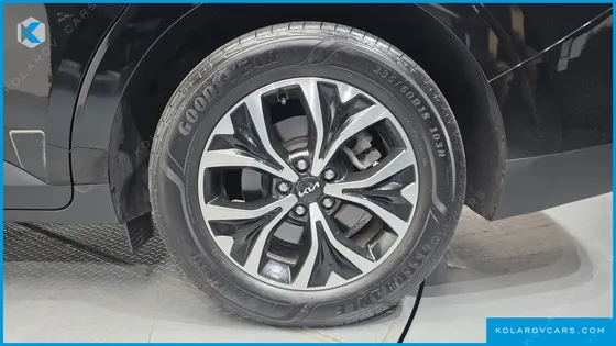 KIA CARNIVAL 9-SEATER NOBLESSE