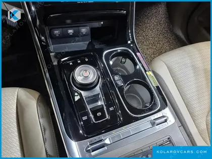 KIA CARNIVAL GASOLINE 9-SEATER HI-LIMOUSINE
