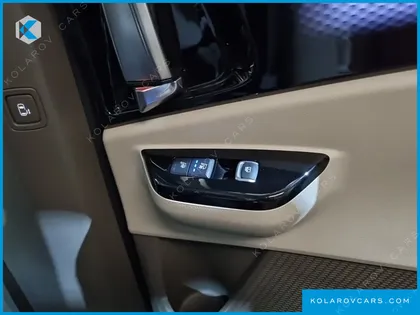 KIA CARNIVAL GASOLINE 9-SEATER HI-LIMOUSINE