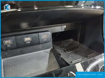 KIA CARNIVAL GASOLINE 9-SEATER HI-LIMOUSINE