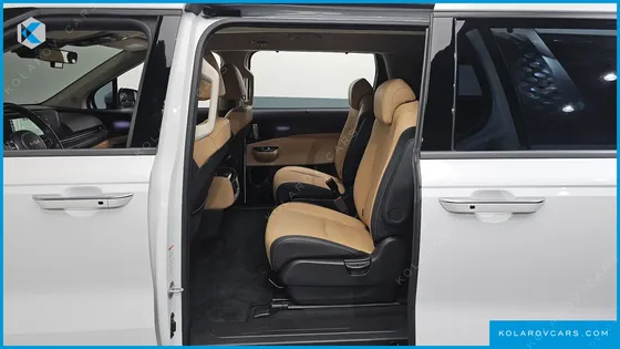 KIA CARNIVAL GASOLINE 9-SEATER SIGNATURE