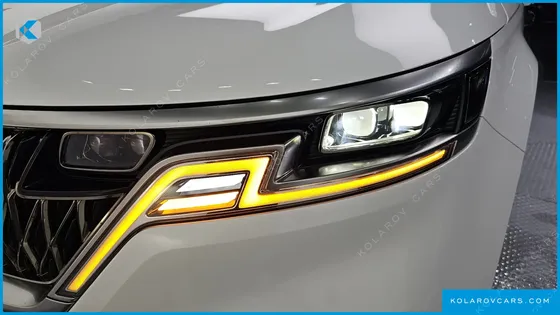 KIA CARNIVAL GASOLINE 9-SEATER SIGNATURE