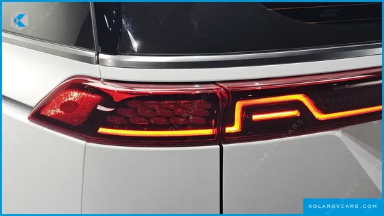 KIA CARNIVAL GASOLINE 9-SEATER SIGNATURE