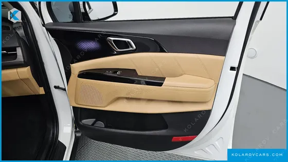 KIA CARNIVAL GASOLINE 9-SEATER SIGNATURE