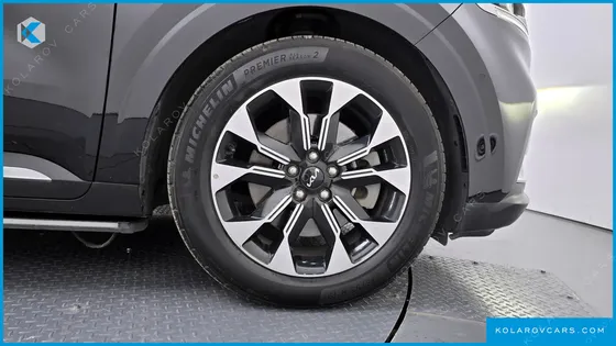 KIA CARNIVAL GASOLINE 9-SEATER SIGNATURE