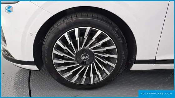 HYUNDAI GRANDEUR 2,5 GASOLINE 2WD