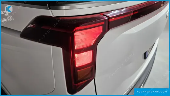 KIA CARNIVAL 9-SEATER NOBLESSE