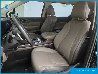 KIA CARNIVAL 9-SEATER NOBLESSE
