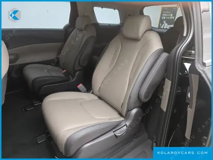 KIA CARNIVAL 9-SEATER NOBLESSE