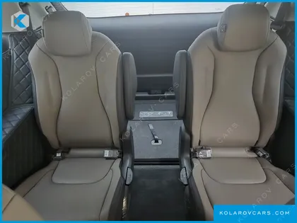 KIA CARNIVAL 9-SEATER NOBLESSE