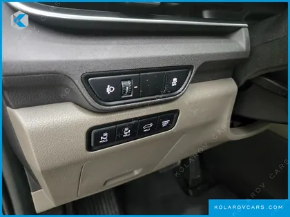 KIA CARNIVAL 9-SEATER NOBLESSE